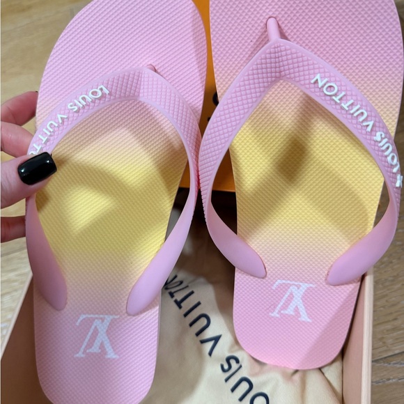 BRAND NEW Louis Vuitton Pink and Yellow flipflops - Picture 2 of 4